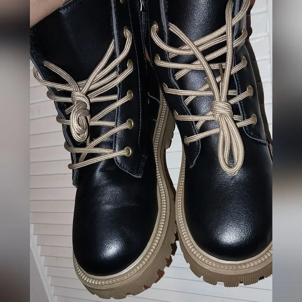 Ladies combat boots sz 8